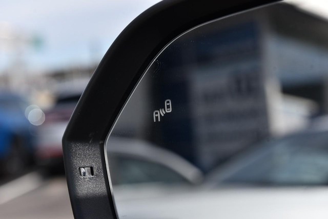 Volkswagen Atlas Cross Sport Vehicle Image 10