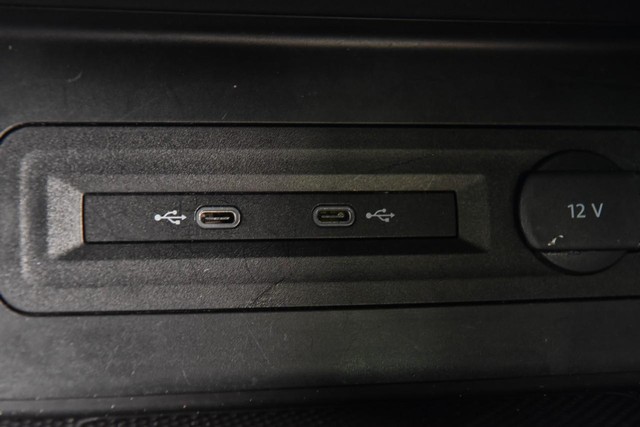 Volkswagen Atlas Cross Sport Vehicle Image 16