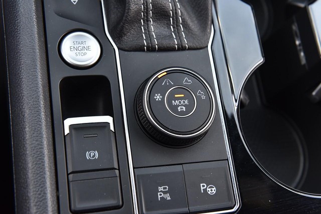 Volkswagen Atlas Cross Sport Vehicle Image 17