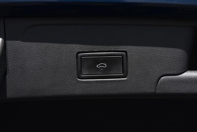 Volkswagen Atlas Cross Sport Vehicle Image 26