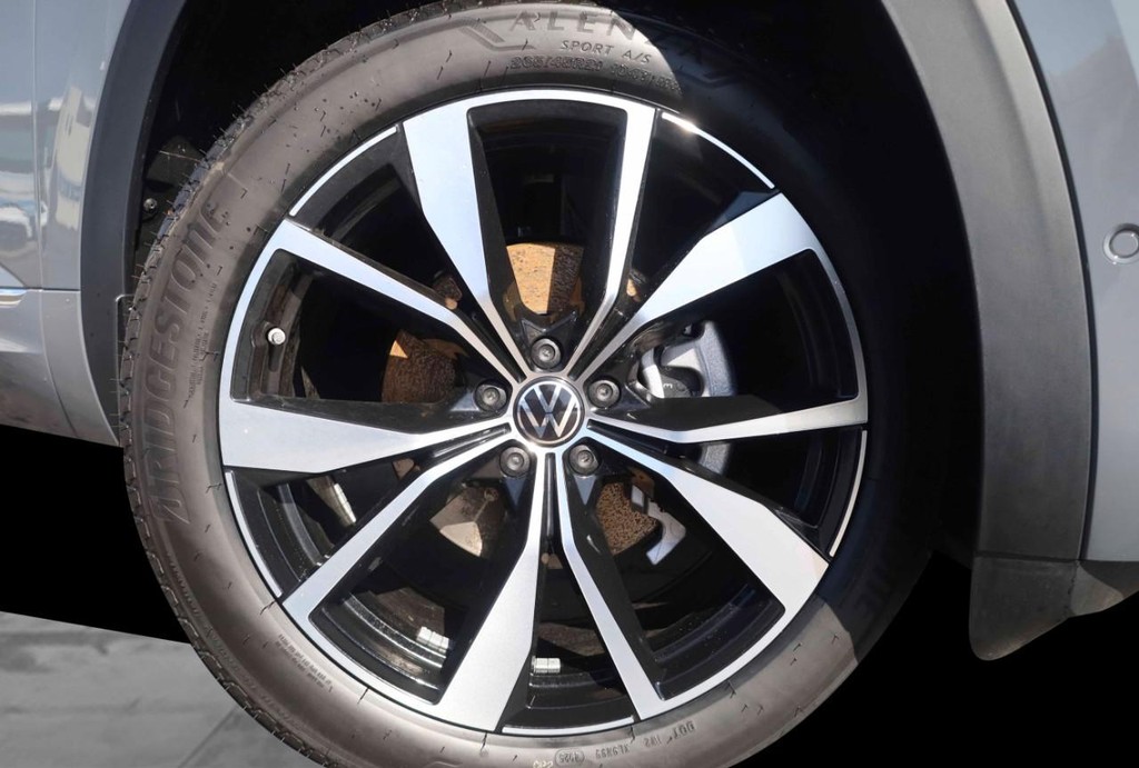 Volkswagen Atlas Vehicle Full-screen Gallery Image 3