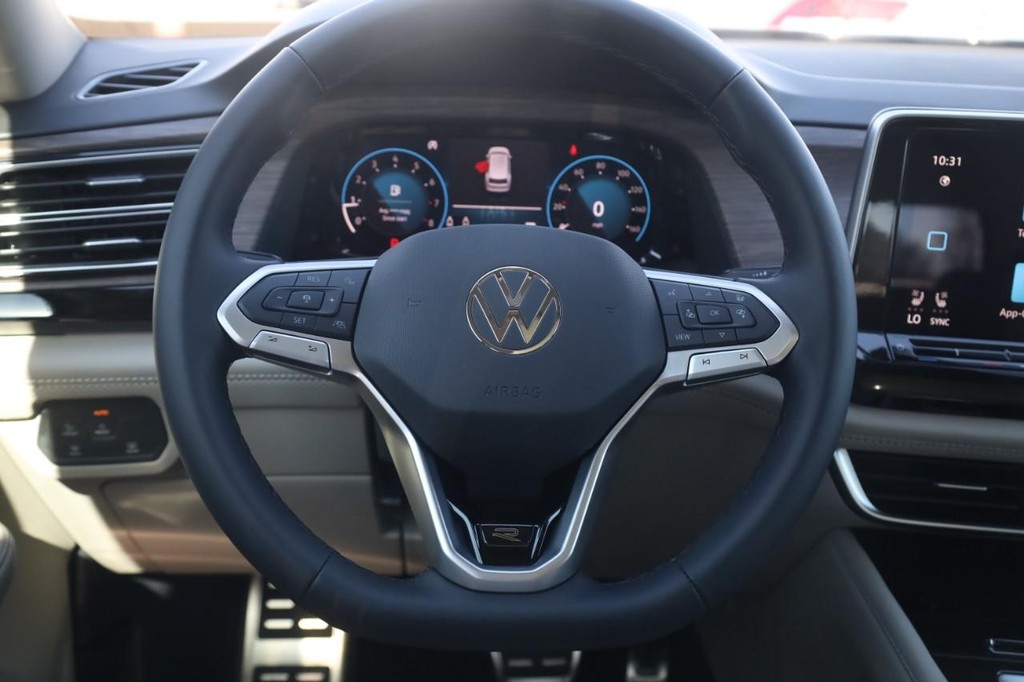 Volkswagen Atlas Vehicle Full-screen Gallery Image 8