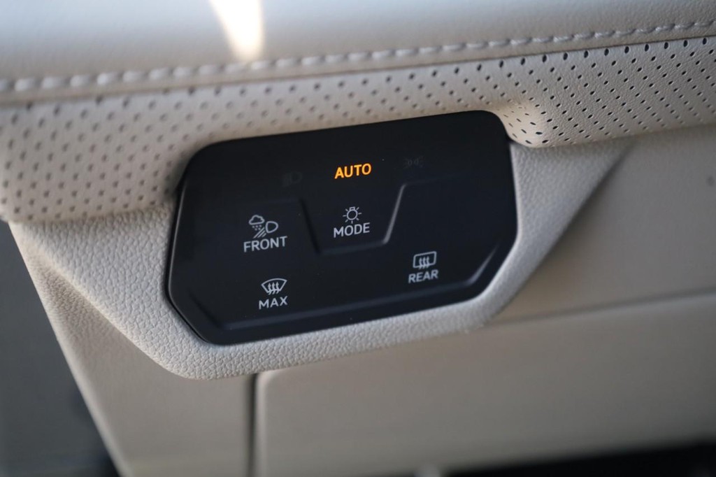 Volkswagen Atlas Vehicle Full-screen Gallery Image 13