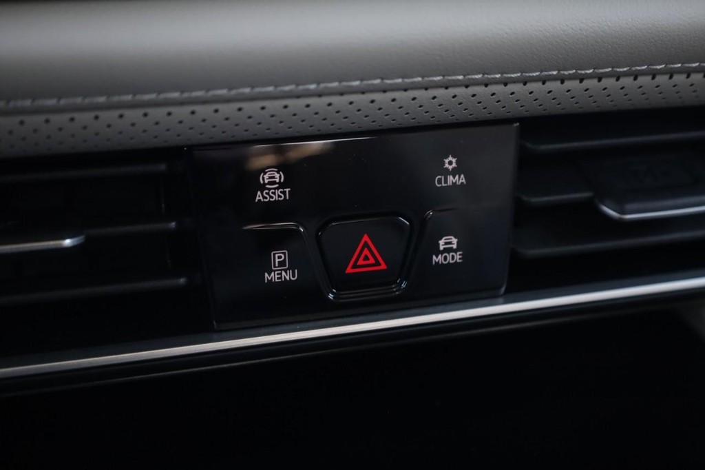 Volkswagen Atlas Vehicle Full-screen Gallery Image 17