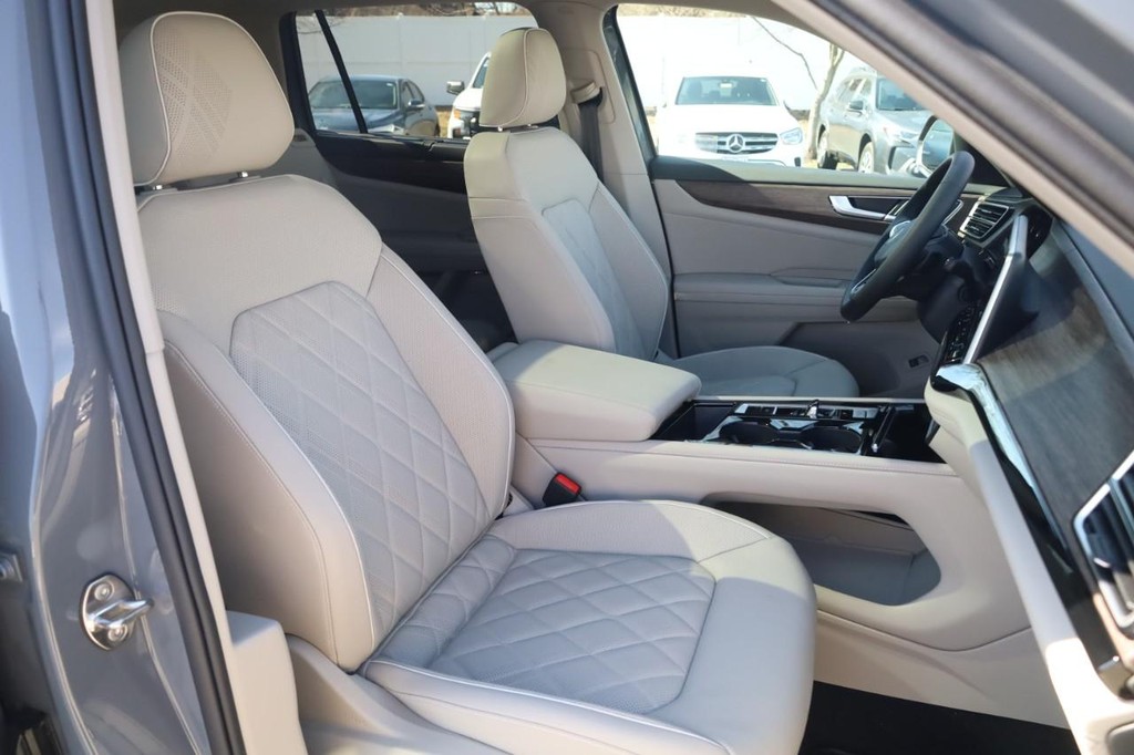 Volkswagen Atlas Vehicle Full-screen Gallery Image 20