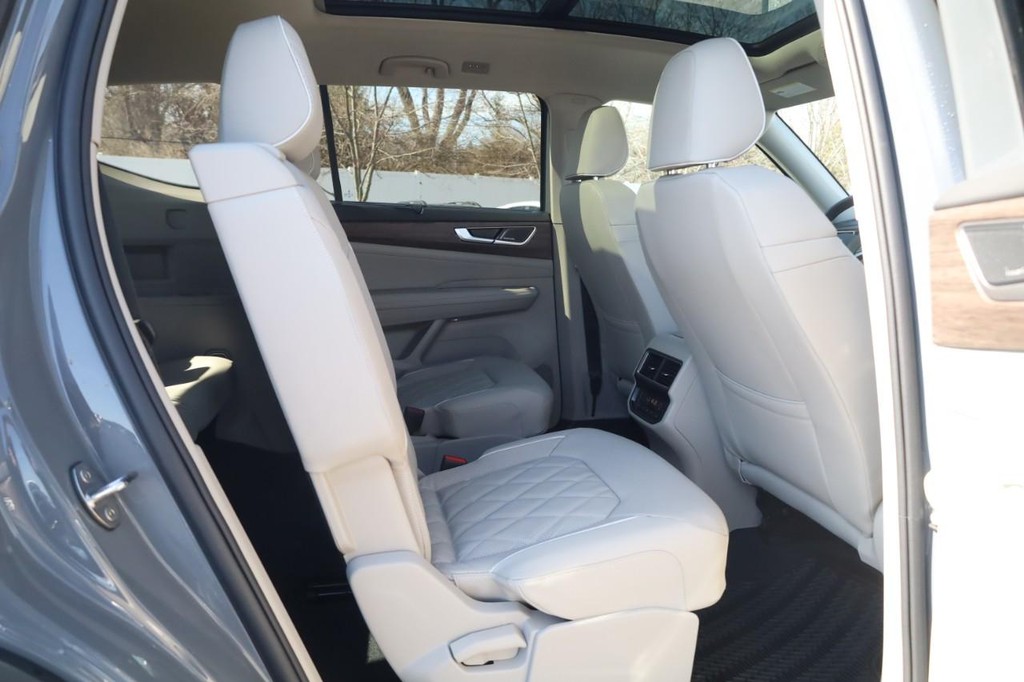 Volkswagen Atlas Vehicle Full-screen Gallery Image 21