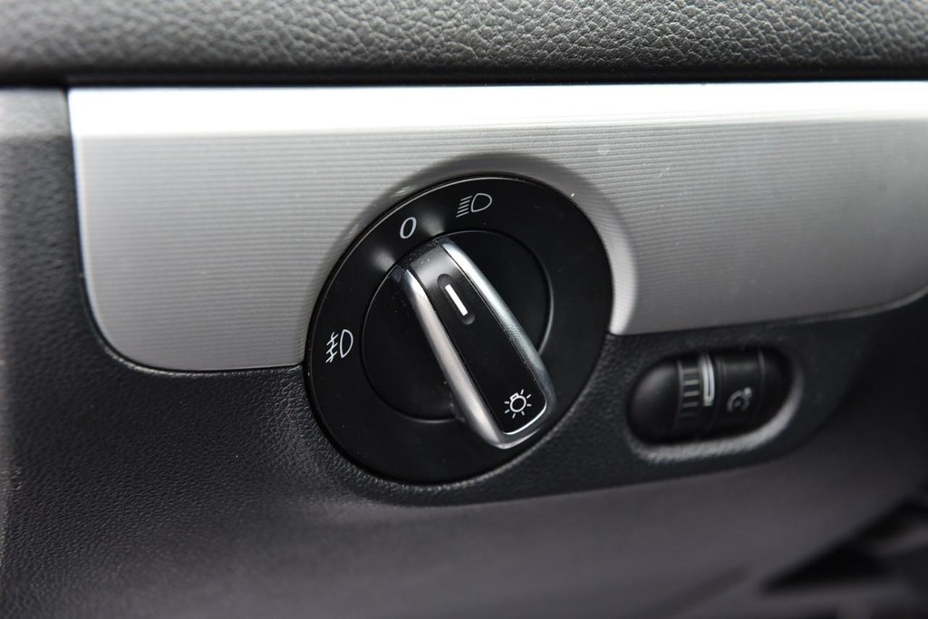 Volkswagen Jetta Sedan Vehicle Full-screen Gallery Image 10