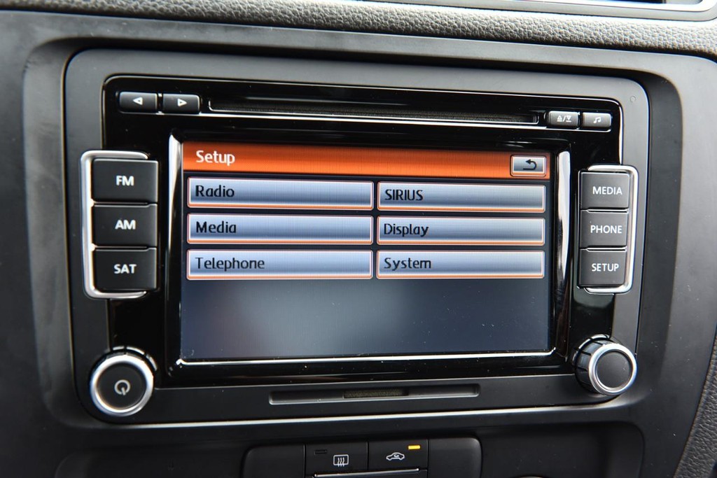 Volkswagen Jetta Sedan Vehicle Full-screen Gallery Image 12