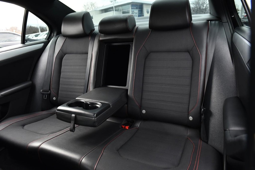 Volkswagen Jetta Sedan Vehicle Full-screen Gallery Image 17