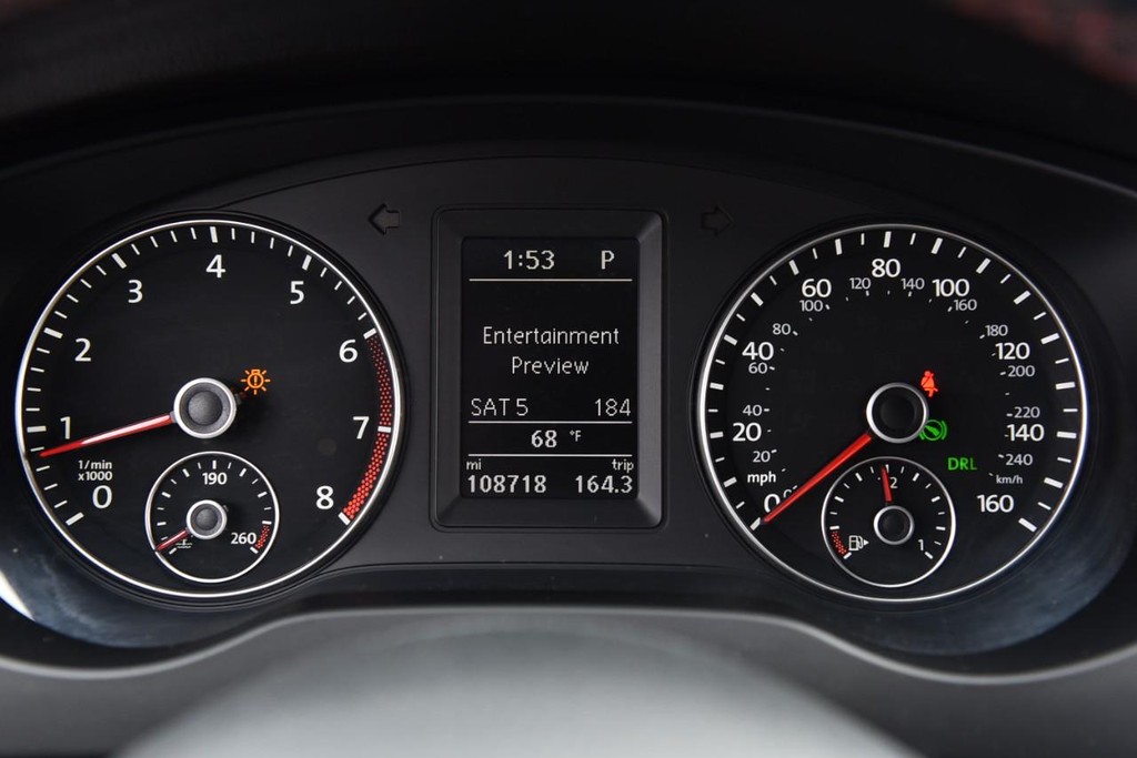 Volkswagen Jetta Sedan Vehicle Full-screen Gallery Image 21