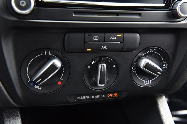 Volkswagen Jetta Sedan Vehicle Image 13