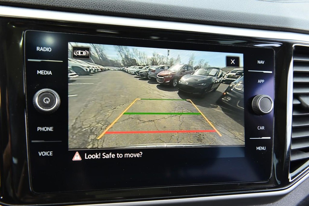 Volkswagen Atlas Vehicle Full-screen Gallery Image 13