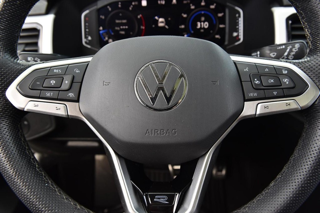 Volkswagen Atlas Vehicle Full-screen Gallery Image 18
