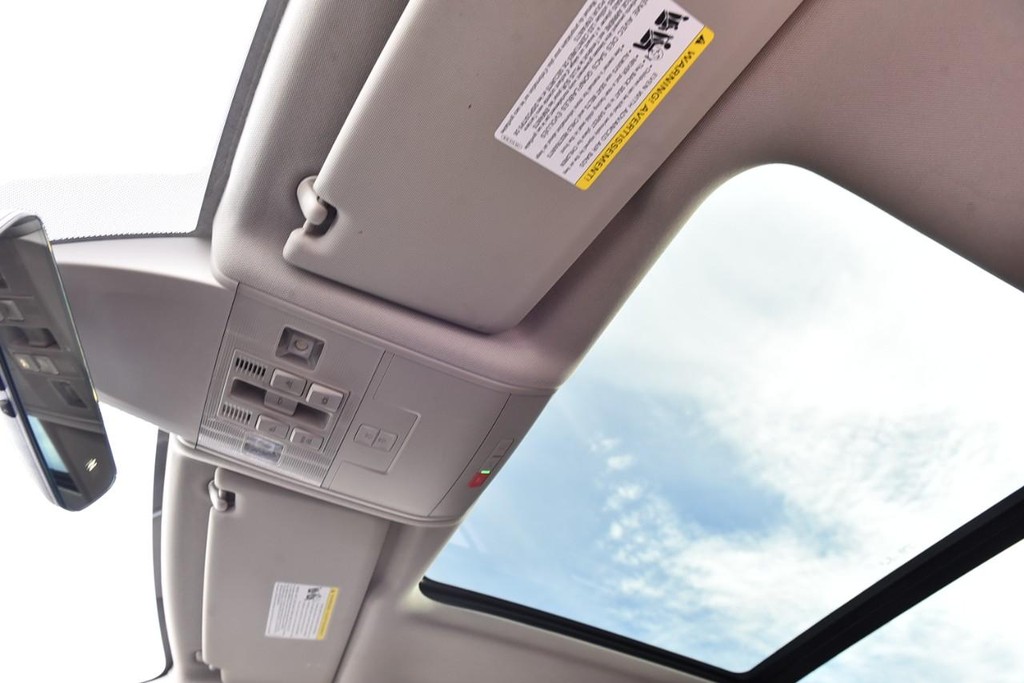 Volkswagen Atlas Vehicle Full-screen Gallery Image 21