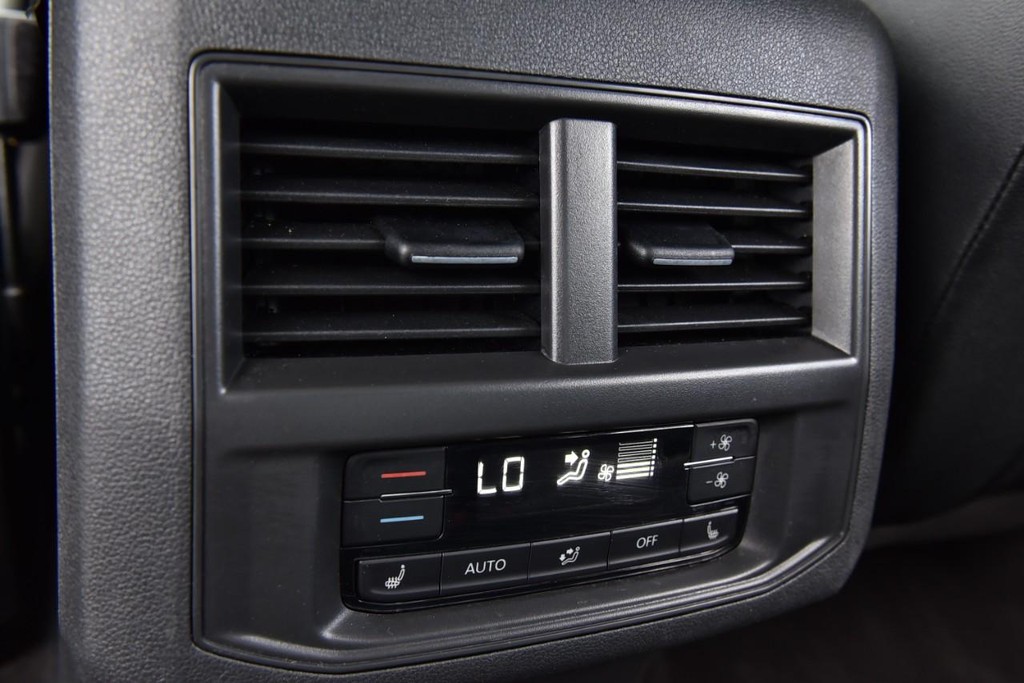 Volkswagen Atlas Vehicle Full-screen Gallery Image 23