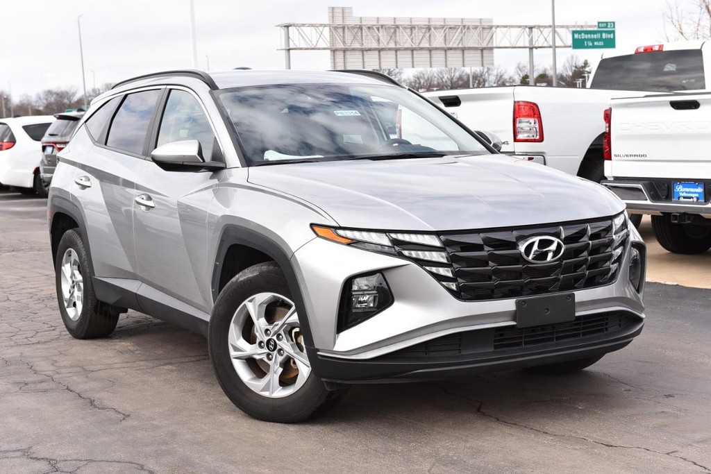 Hyundai Tucson Vehicle Full-screen Gallery Image 2