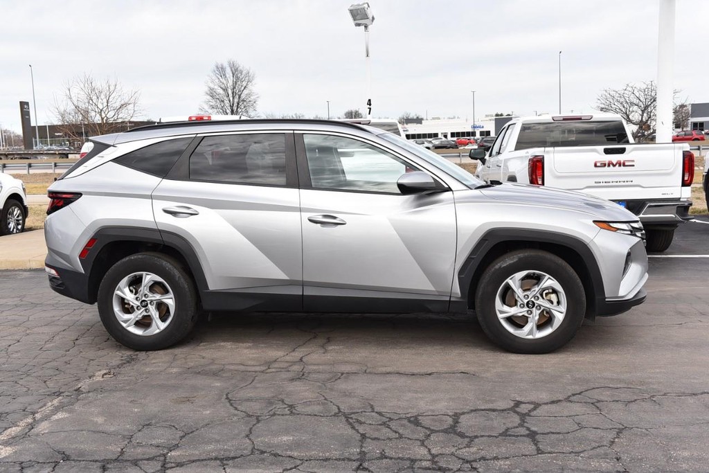 Hyundai Tucson Vehicle Full-screen Gallery Image 5