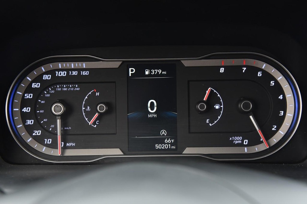 Hyundai Tucson Vehicle Full-screen Gallery Image 11