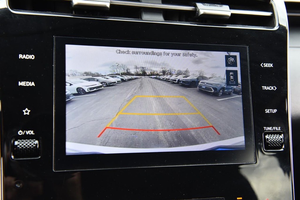 Hyundai Tucson Vehicle Full-screen Gallery Image 12