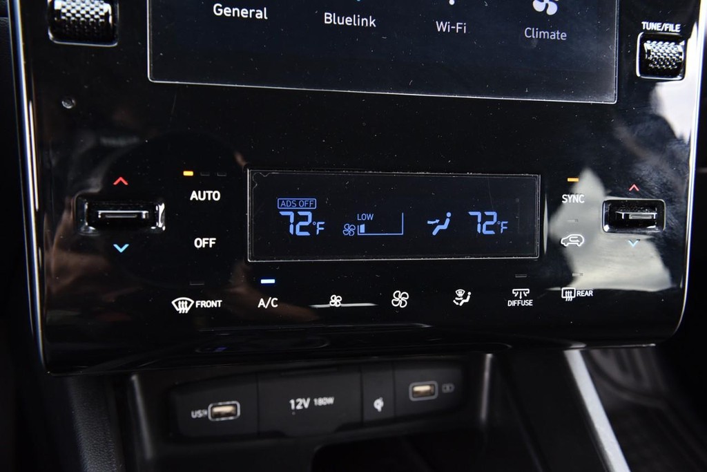 Hyundai Tucson Vehicle Full-screen Gallery Image 14