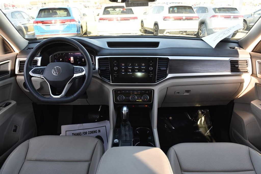 Volkswagen Atlas Vehicle Full-screen Gallery Image 7