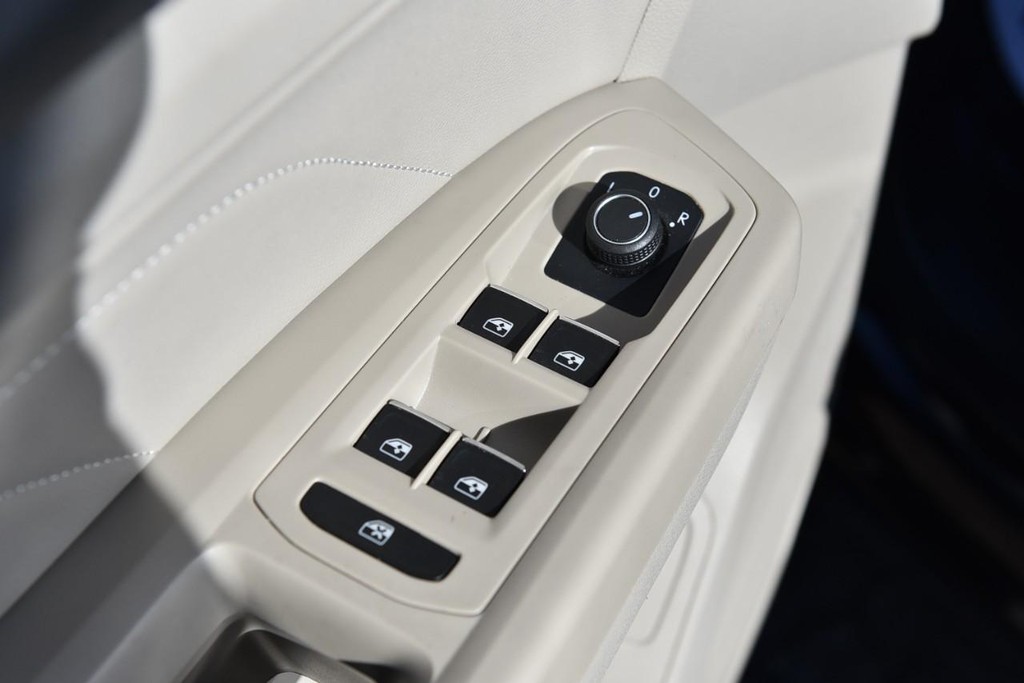 Volkswagen Atlas Vehicle Full-screen Gallery Image 8