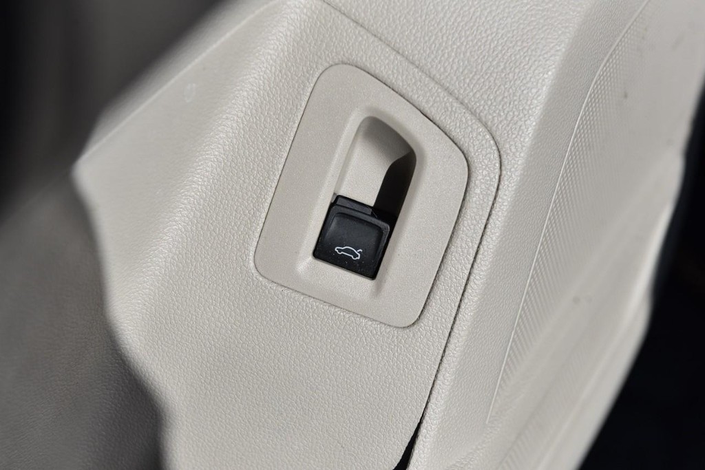 Volkswagen Atlas Vehicle Full-screen Gallery Image 9