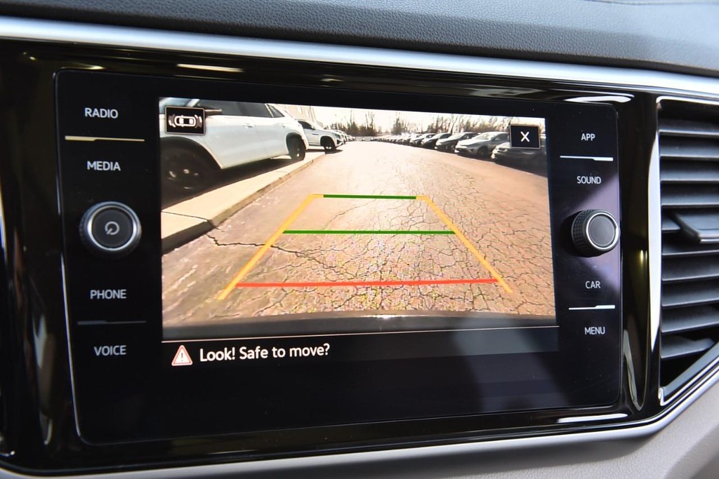 Volkswagen Atlas Vehicle Full-screen Gallery Image 13