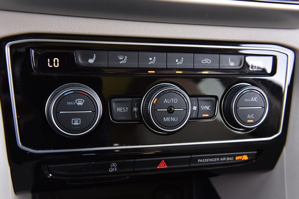 Volkswagen Atlas Vehicle Full-screen Gallery Image 15