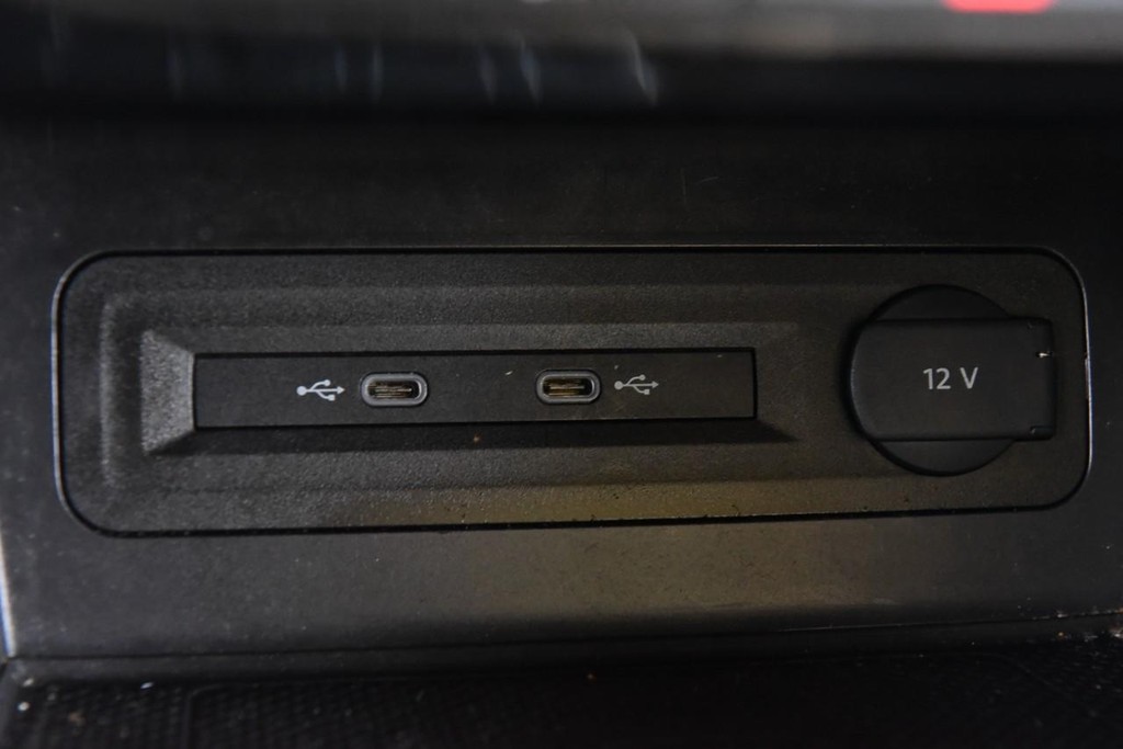 Volkswagen Atlas Vehicle Full-screen Gallery Image 16