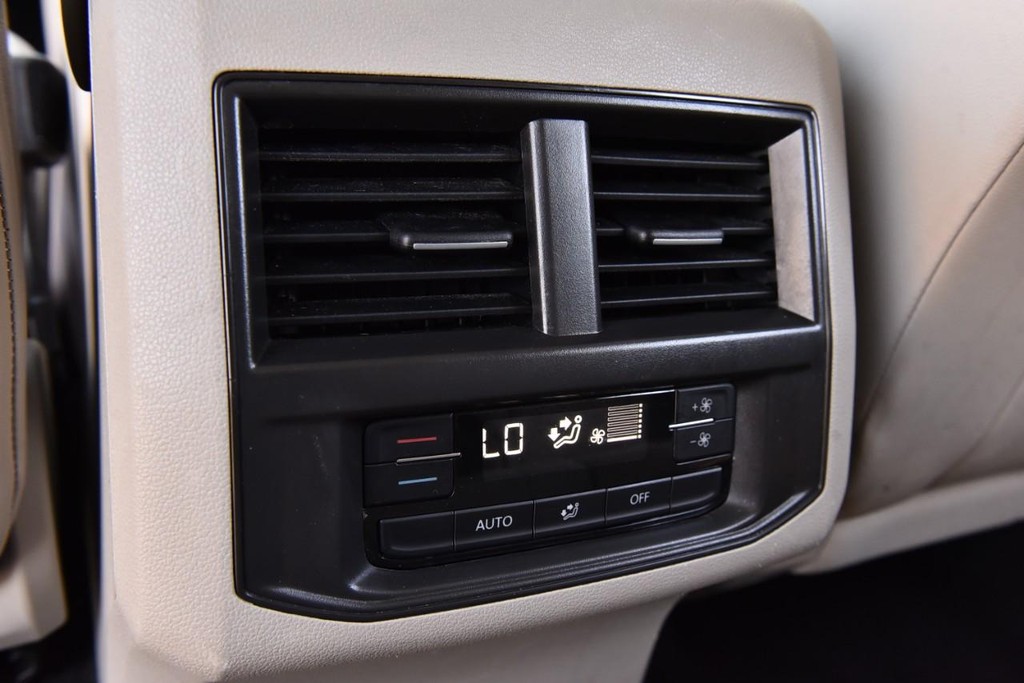 Volkswagen Atlas Vehicle Full-screen Gallery Image 23