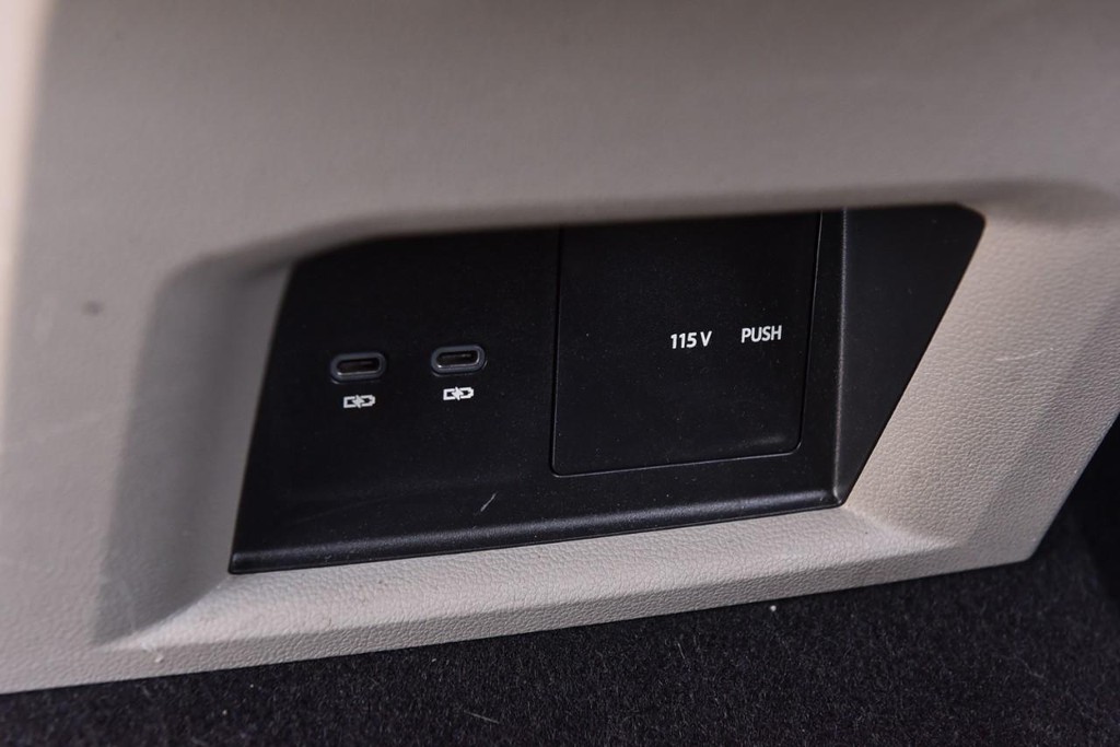 Volkswagen Atlas Vehicle Full-screen Gallery Image 24