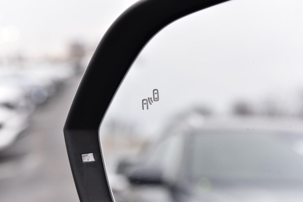 Volkswagen Atlas Cross Sport Vehicle Full-screen Gallery Image 10