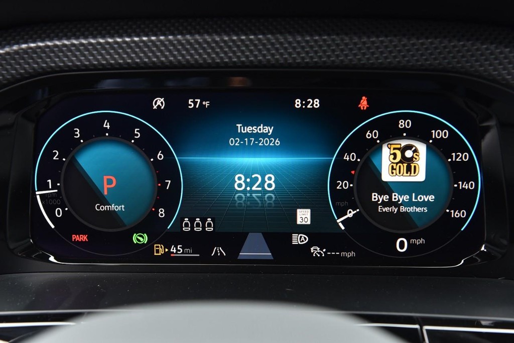 Volkswagen Atlas Cross Sport Vehicle Full-screen Gallery Image 12