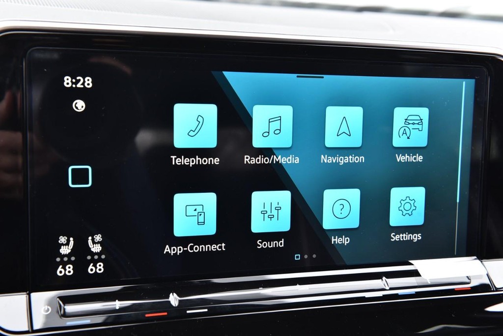 Volkswagen Atlas Cross Sport Vehicle Full-screen Gallery Image 14