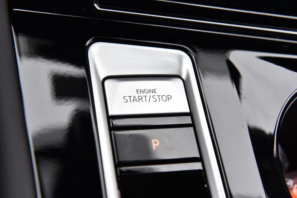 Volkswagen Atlas Cross Sport Vehicle Full-screen Gallery Image 17