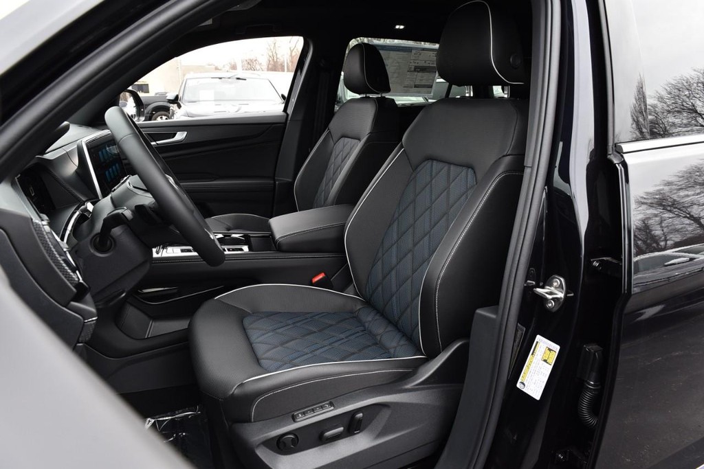 Volkswagen Atlas Cross Sport Vehicle Full-screen Gallery Image 19