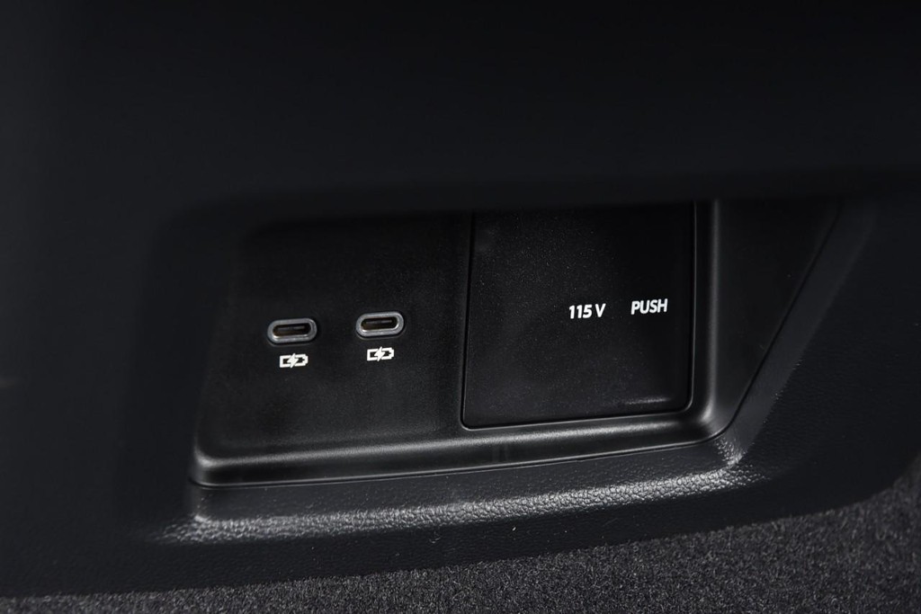 Volkswagen Atlas Cross Sport Vehicle Full-screen Gallery Image 24