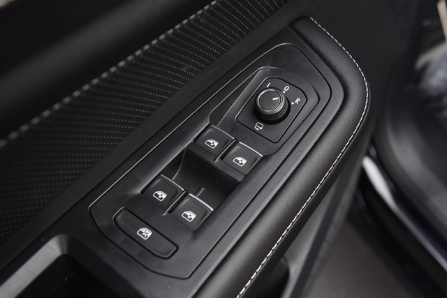 Volkswagen Atlas Cross Sport Vehicle Image 08