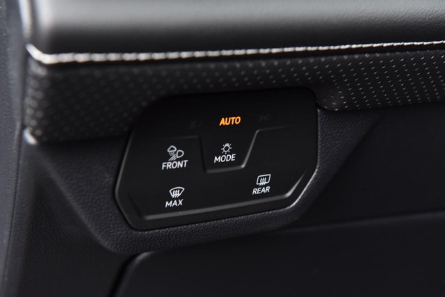 Volkswagen Atlas Cross Sport Vehicle Image 11