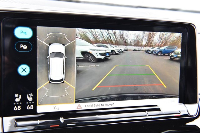 Volkswagen Atlas Cross Sport Vehicle Image 13