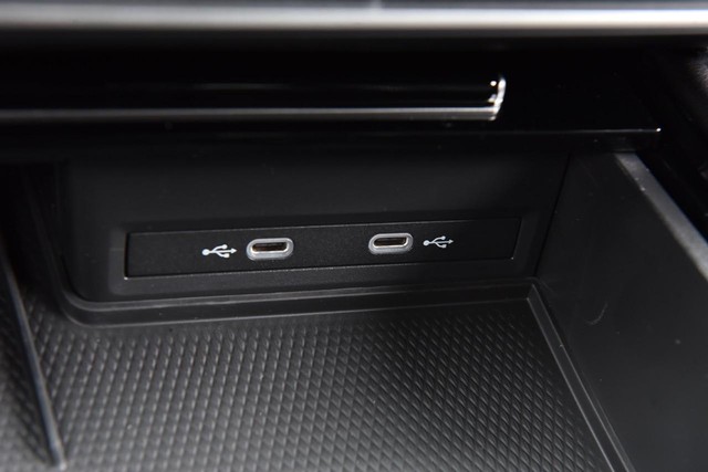 Volkswagen Atlas Cross Sport Vehicle Image 16