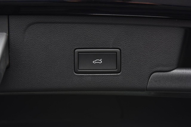 Volkswagen Atlas Cross Sport Vehicle Image 26