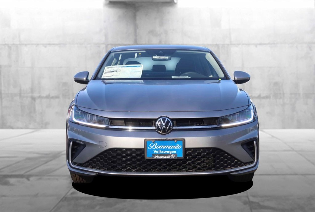 Volkswagen Jetta Vehicle Full-screen Gallery Image 4