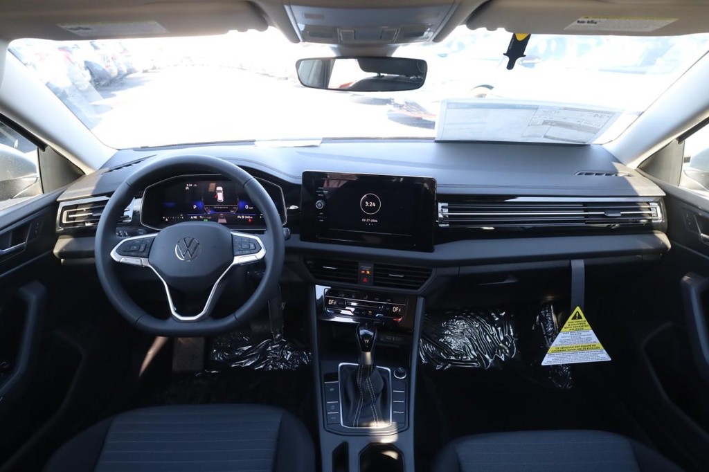 Volkswagen Jetta Vehicle Full-screen Gallery Image 7