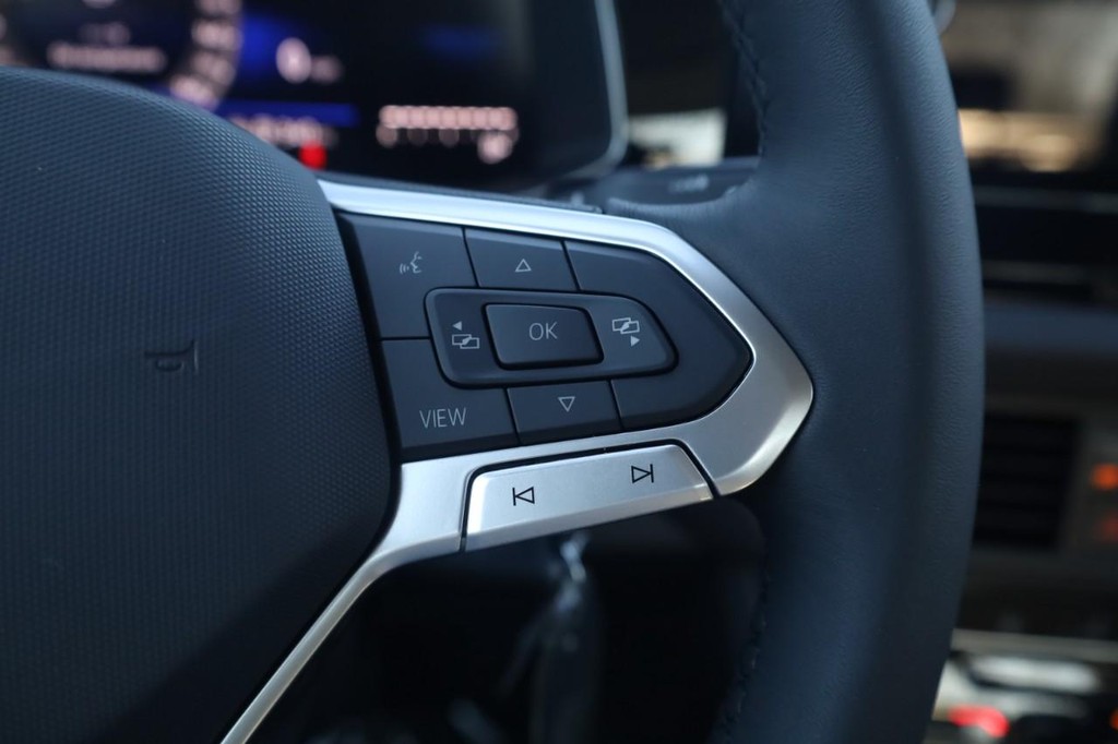 Volkswagen Jetta Vehicle Full-screen Gallery Image 12