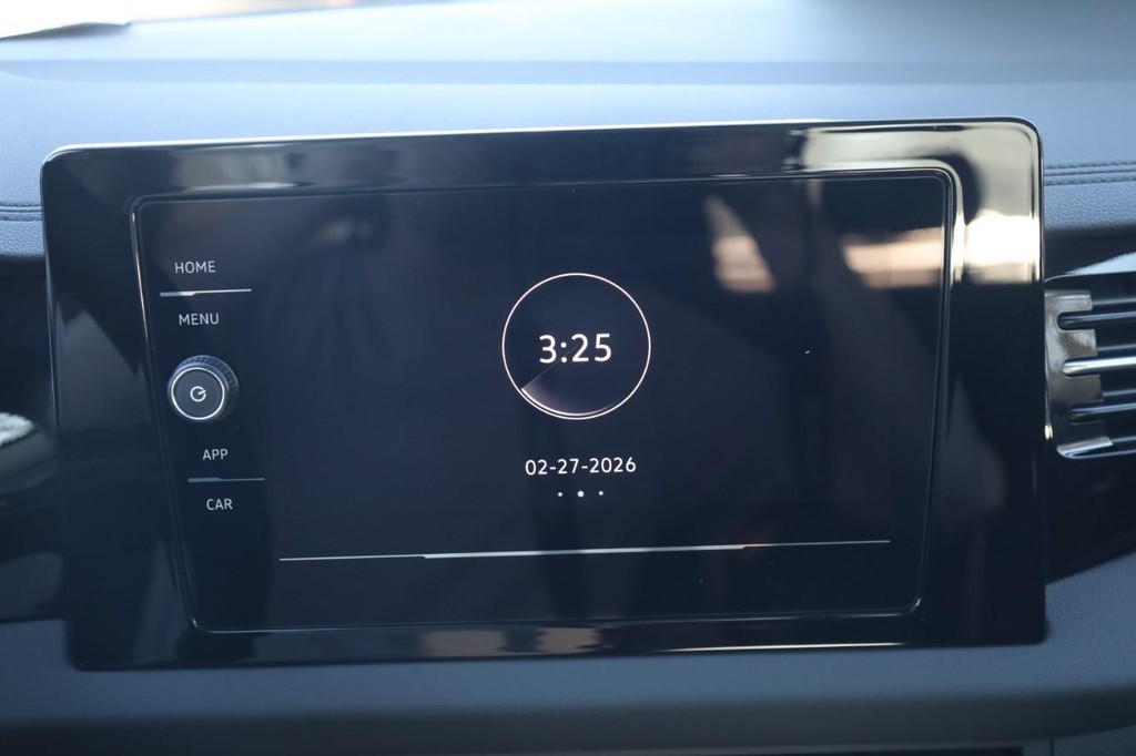 Volkswagen Jetta Vehicle Full-screen Gallery Image 14