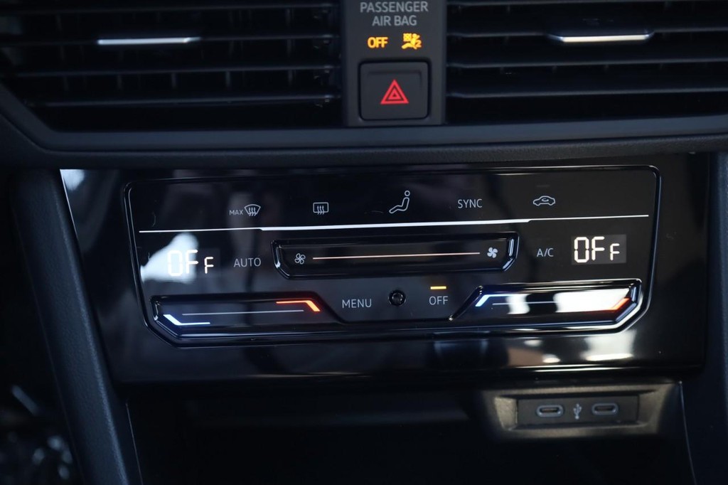 Volkswagen Jetta Vehicle Full-screen Gallery Image 16