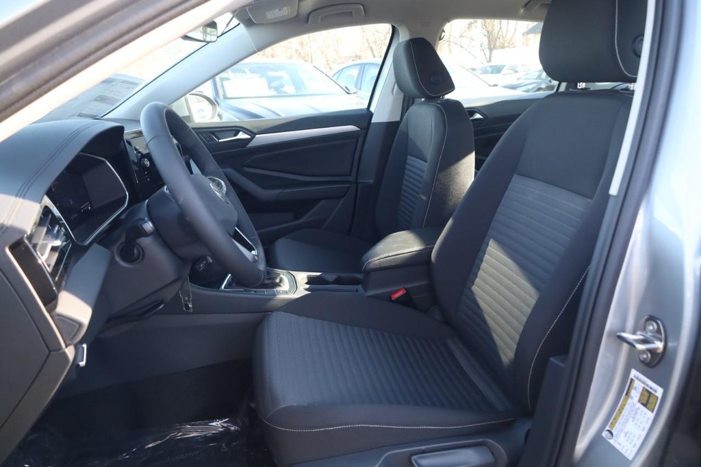 Volkswagen Jetta Vehicle Full-screen Gallery Image 19