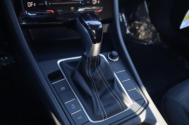 Volkswagen Jetta Vehicle Image 18